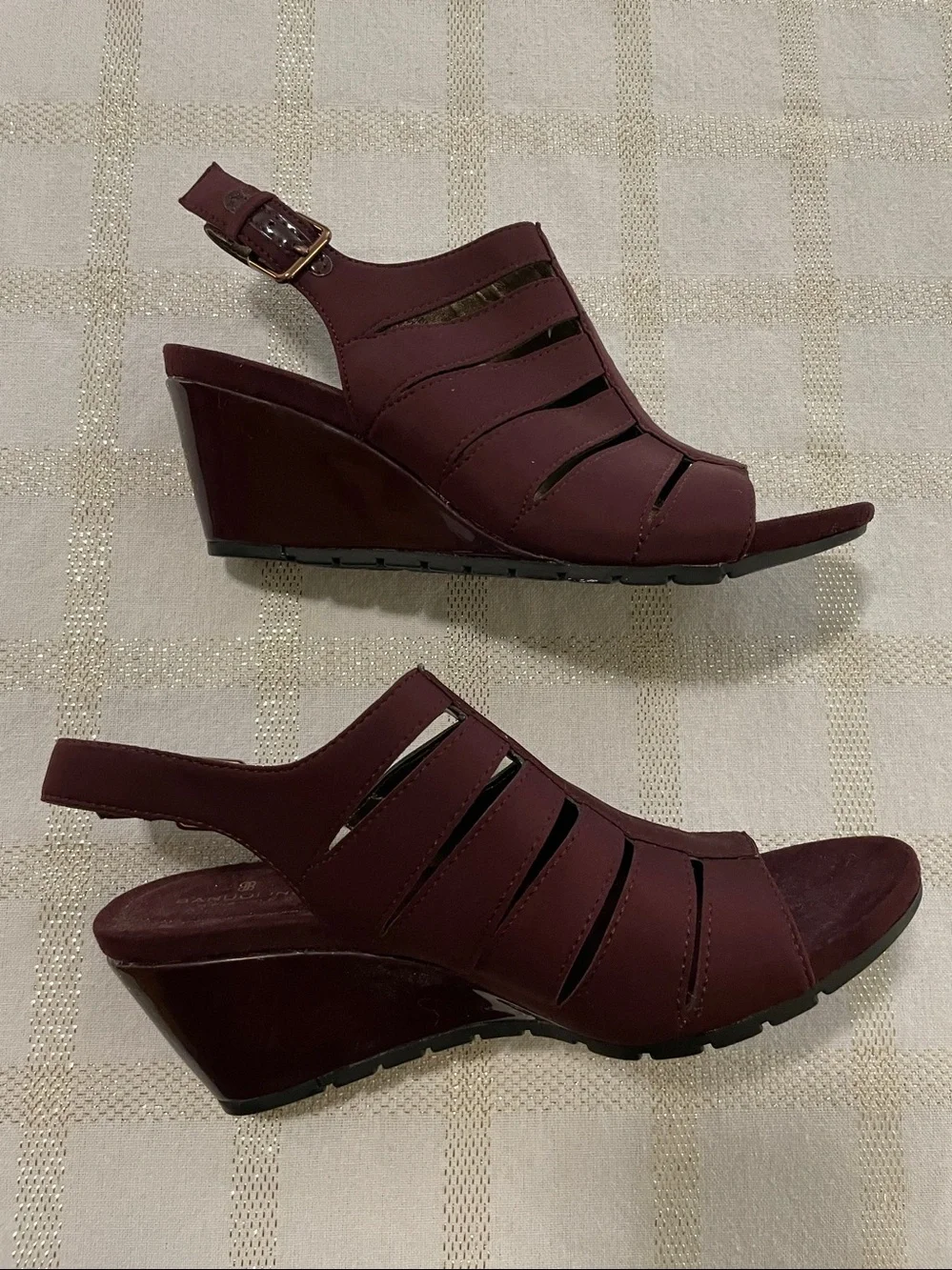 Bandolino wedge sandals, maroon fabric upper, 2 3/4” patent wedge, size 7